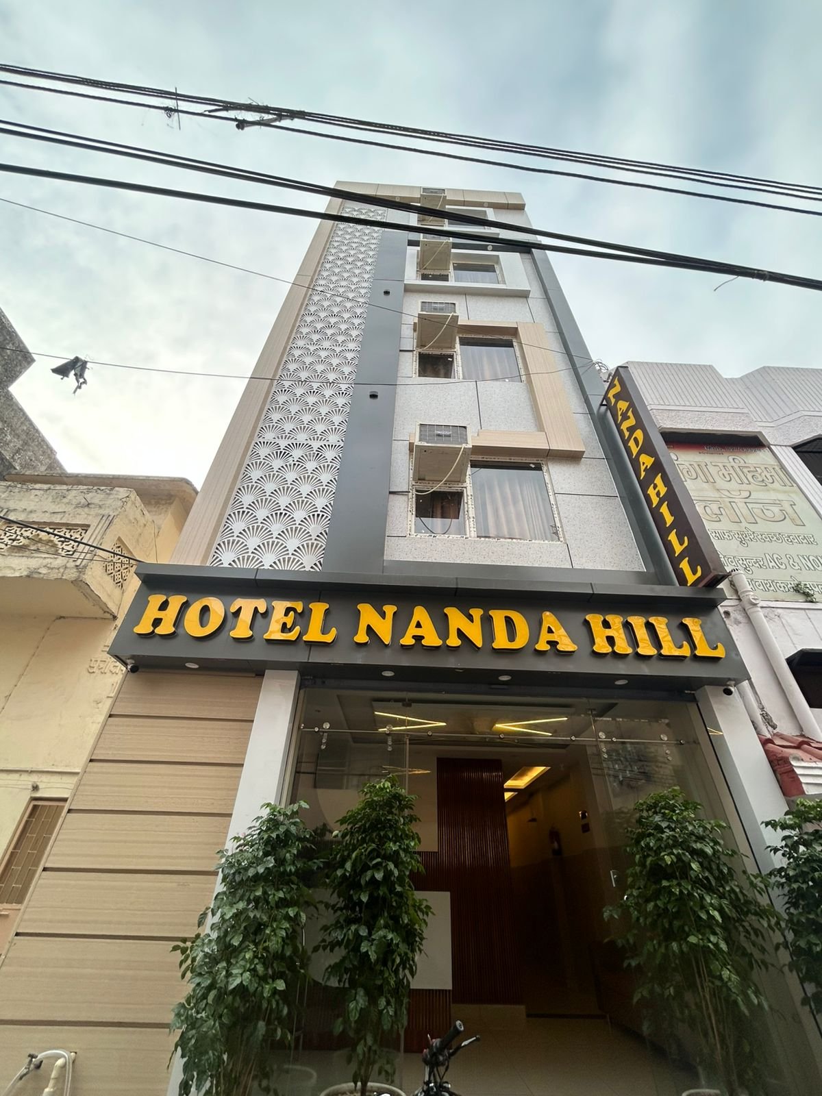 Hotel Nanda Hills 0