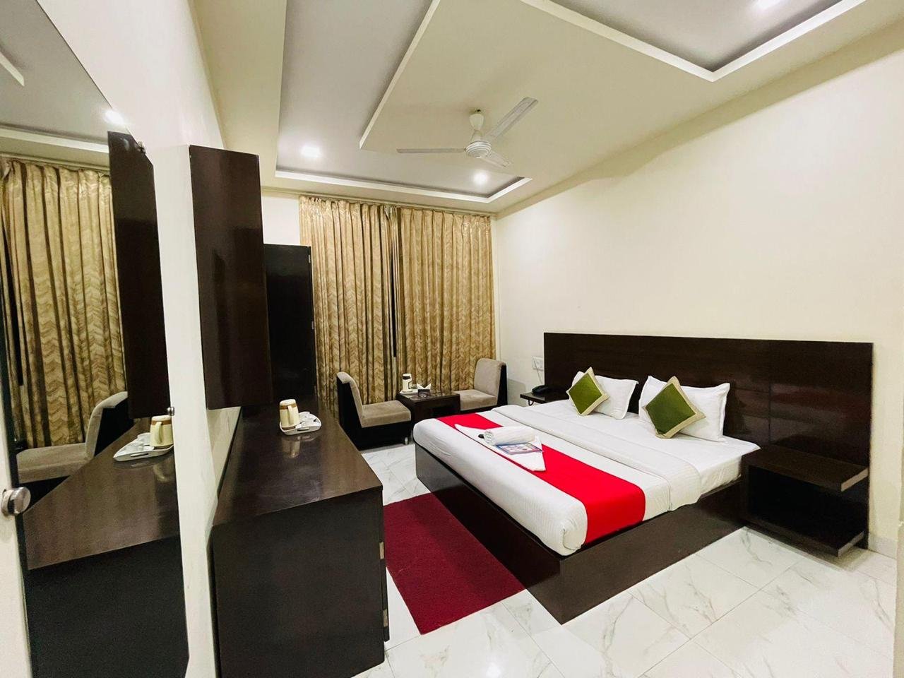 Hotel Ray Ban 2